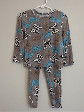 NWOT Weiwei Bamboo Gray Grey Bow Pajama Set - Size 2T